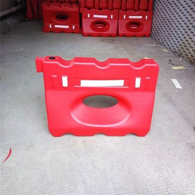 道路工程的守護(hù)者 單孔三孔水馬隔離墩護(hù)欄