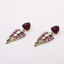 金鳳凰情飾品店 秋冬新風尚，寶石耳釘014閃耀登場